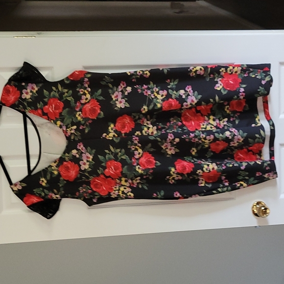 Light scuba material plus size dress with lace sleeves and side cutouts 3x - Picture 4 of 4